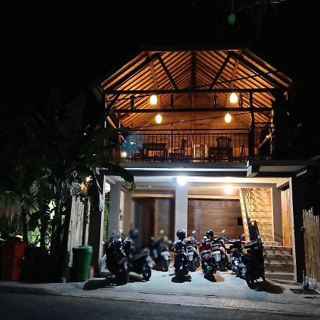 Happy Penida Hostel Toyapakeh Exterior photo